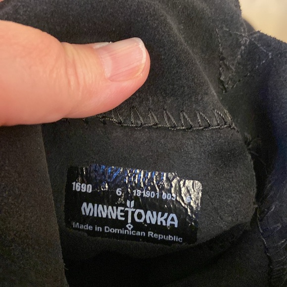 Minnetonka Tall Black Fringe Boots Size 6 - Picture 8 of 8